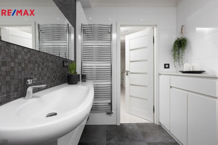 Prodej bytu 3+kk, Karlovy Vary - Drahovice, Zbrojnická, 91 m2