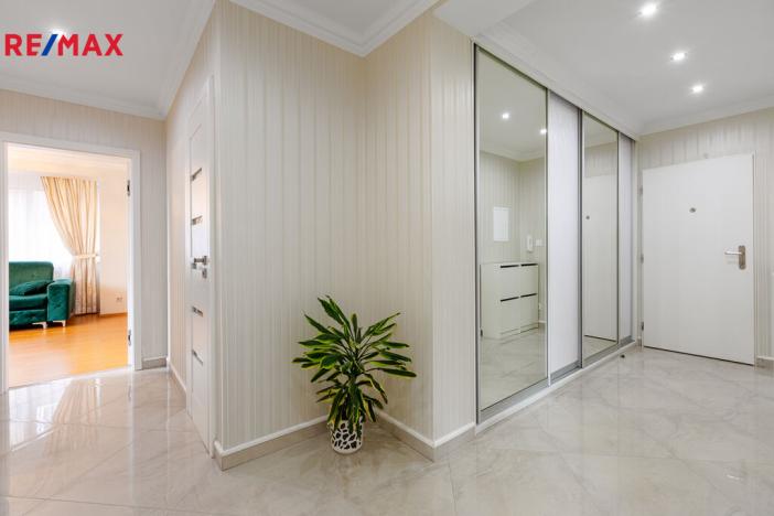 Prodej bytu 3+kk, Karlovy Vary - Drahovice, Zbrojnická, 91 m2