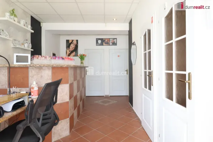 Pronájem obchodního prostoru, Karlovy Vary - Rybáře, Kosmonautů, 35 m2