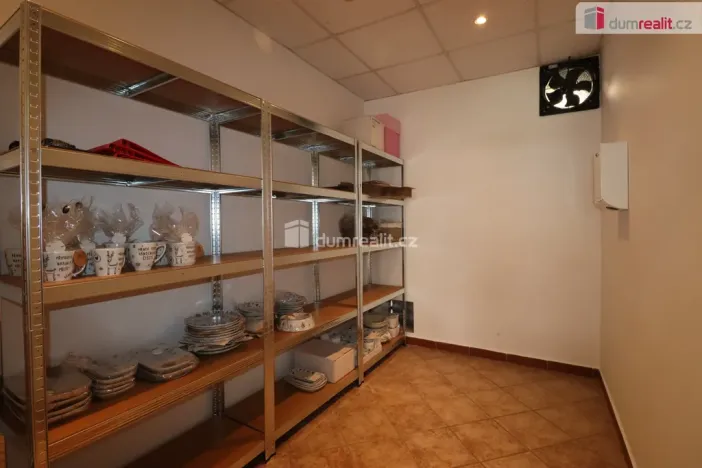 Pronájem obchodního prostoru, Karlovy Vary - Rybáře, Kosmonautů, 35 m2