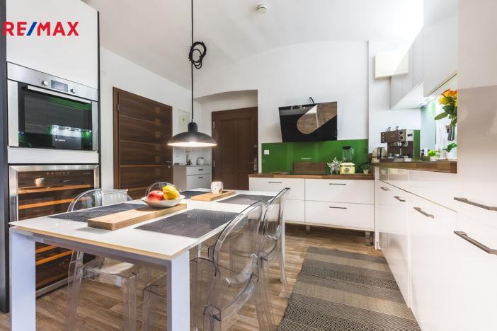 Prodej bytu 3+1, Praha - Vinohrady, U Havlíčkových sadů, 75 m2