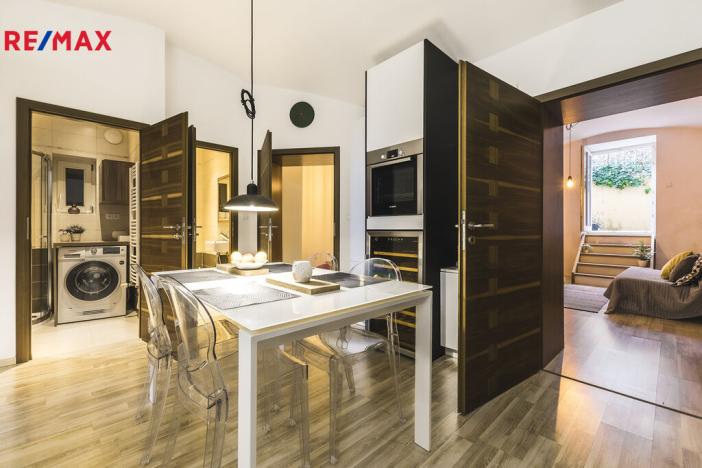 Prodej bytu 3+1, Praha - Vinohrady, U Havlíčkových sadů, 75 m2