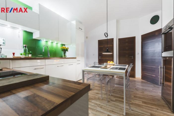 Prodej bytu 3+1, Praha - Vinohrady, U Havlíčkových sadů, 75 m2