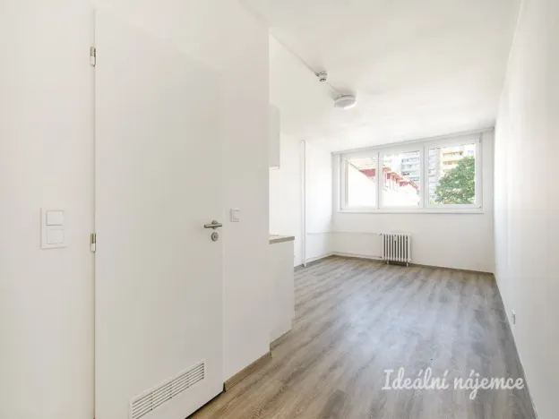 Pronájem bytu 1+kk, Praha - Střížkov, Děčínská, 24 m2