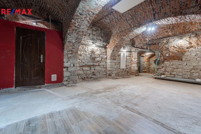 Pronájem obchodního prostoru, Praha - Karlín, Prvního pluku, 74 m2