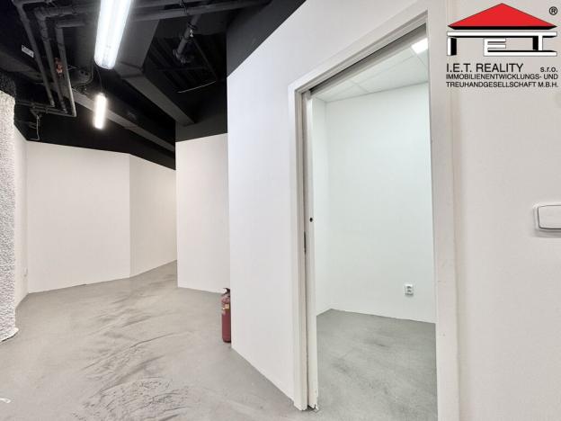 Pronájem obchodního prostoru, Brno - Brno-město, Nádražní, 111 m2