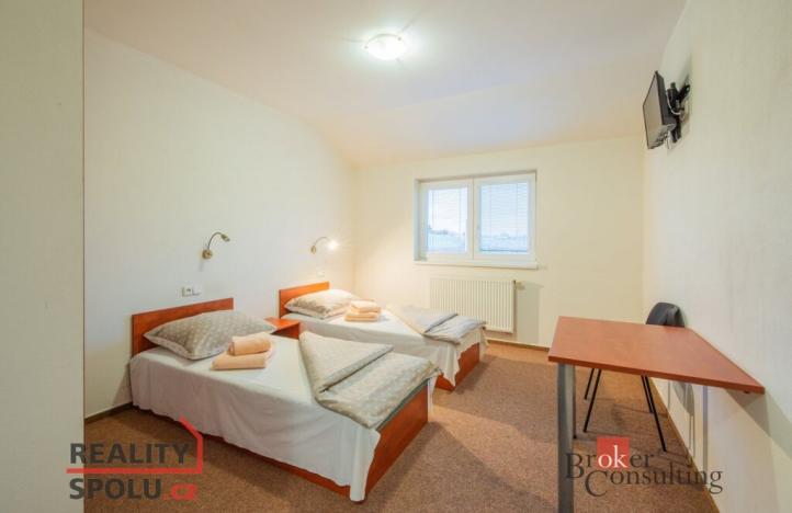 Prodej ubytování, Rosice, Sportovní, 2358 m2