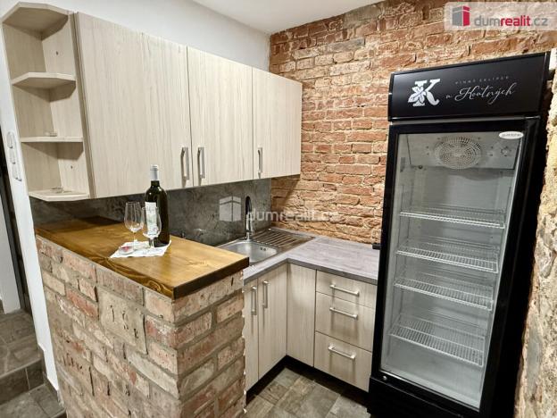 Prodej garáže, Domanín, 150 m2