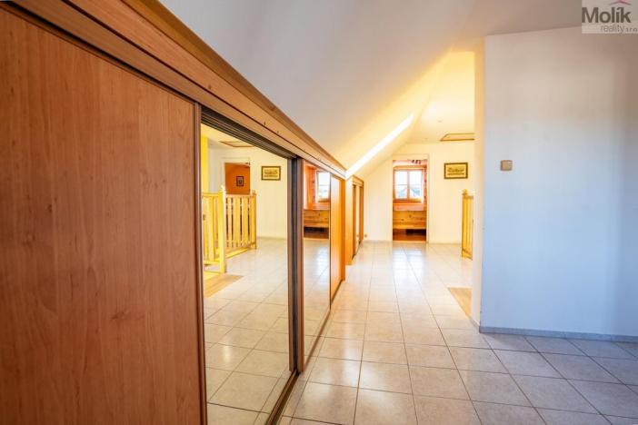 Prodej rodinného domu, Lužice, 200 m2