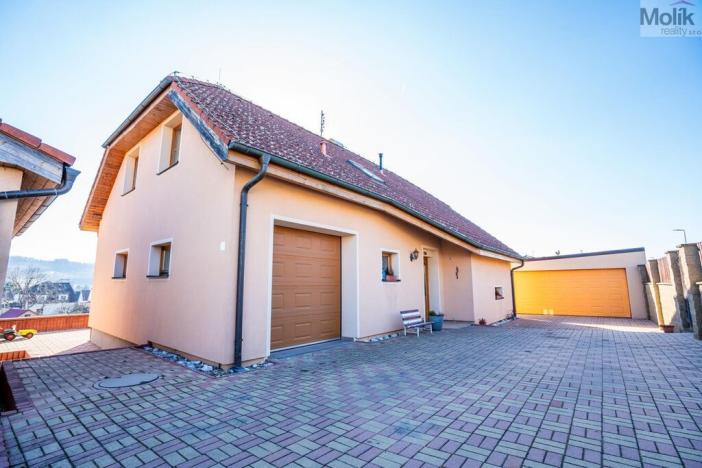 Prodej rodinného domu, Lužice, 200 m2