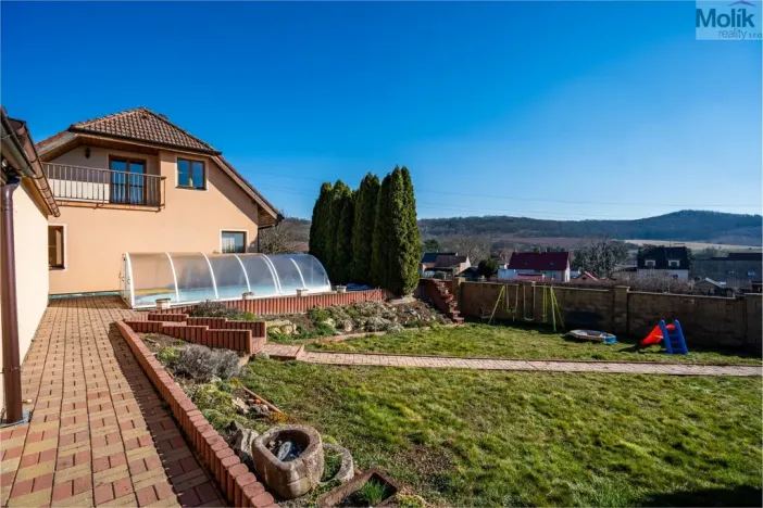 Prodej rodinného domu, Lužice, 200 m2