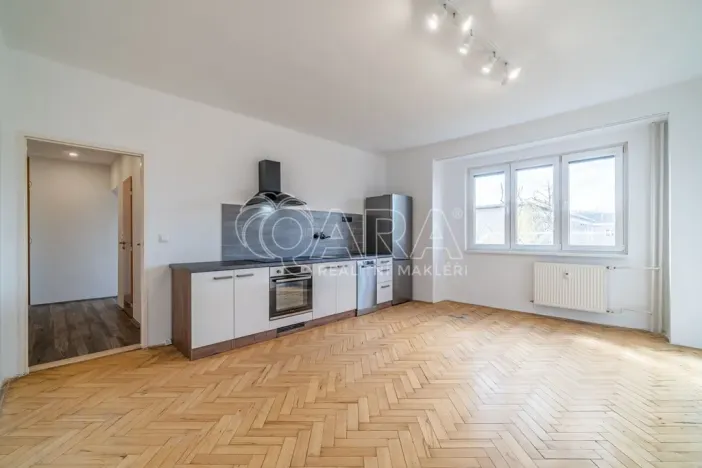Pronájem bytu 2+kk, Kralupy nad Vltavou - Lobeček, nám. Mládežníků, 38 m2