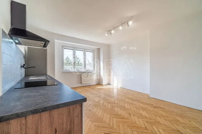 Pronájem bytu 2+kk, Kralupy nad Vltavou - Lobeček, nám. Mládežníků, 38 m2
