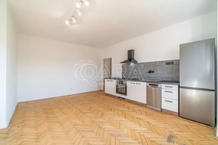 Pronájem bytu 2+kk, Kralupy nad Vltavou - Lobeček, nám. Mládežníků, 38 m2