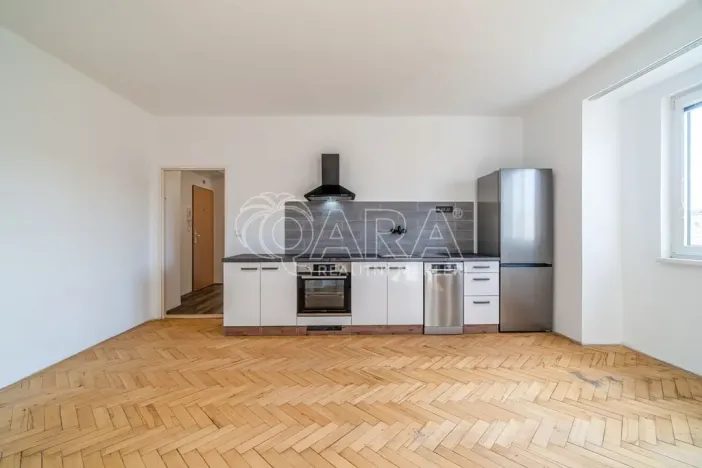 Pronájem bytu 2+kk, Kralupy nad Vltavou - Lobeček, nám. Mládežníků, 38 m2