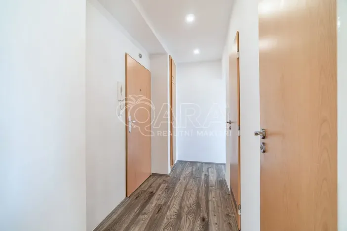 Pronájem bytu 2+kk, Kralupy nad Vltavou - Lobeček, nám. Mládežníků, 38 m2