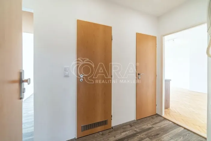 Pronájem bytu 2+kk, Kralupy nad Vltavou - Lobeček, nám. Mládežníků, 38 m2