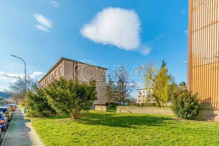Pronájem bytu 2+kk, Kralupy nad Vltavou - Lobeček, nám. Mládežníků, 38 m2