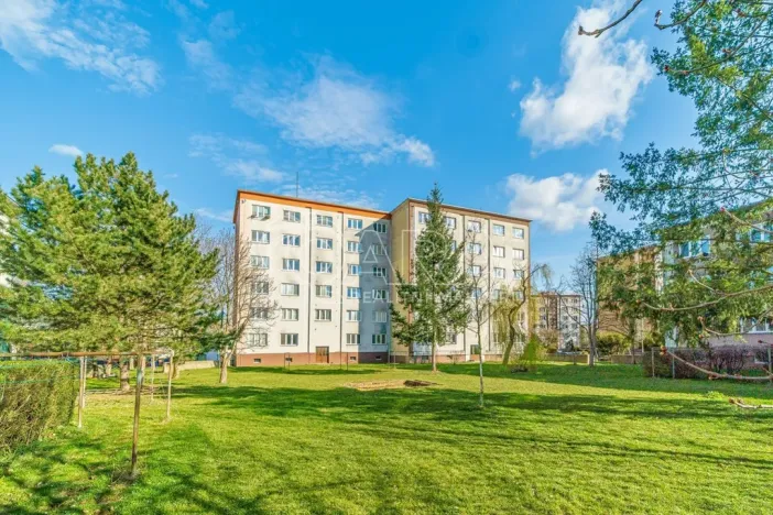 Pronájem bytu 2+kk, Kralupy nad Vltavou - Lobeček, nám. Mládežníků, 38 m2