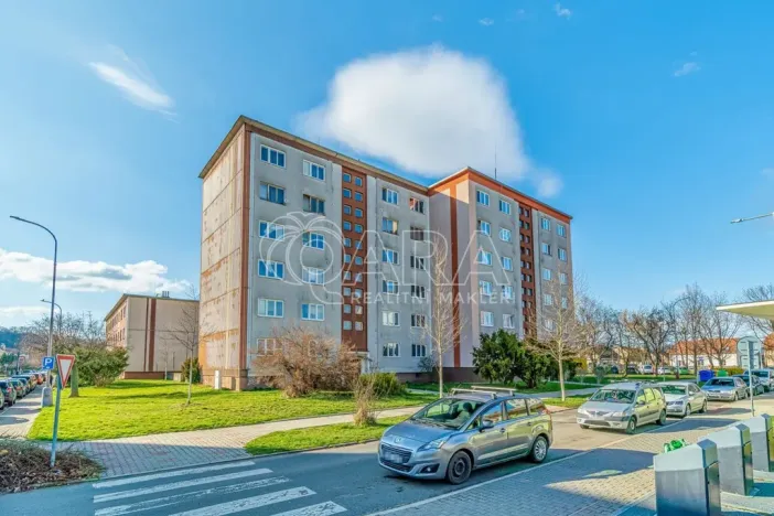 Pronájem bytu 2+kk, Kralupy nad Vltavou - Lobeček, nám. Mládežníků, 38 m2