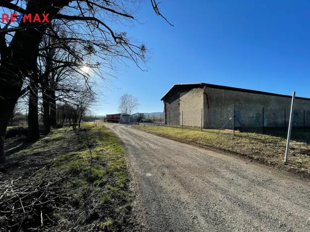 Prodej komerční nemovitosti, Vražné, 2764 m2