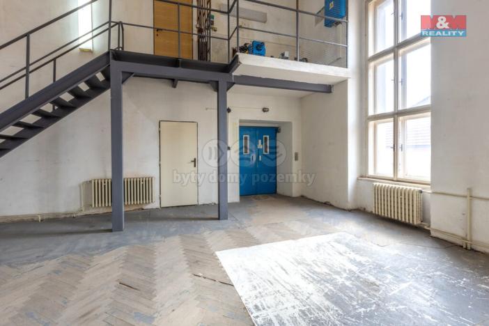 Prodej obchodního prostoru, Louny, Mírové náměstí, 1353 m2