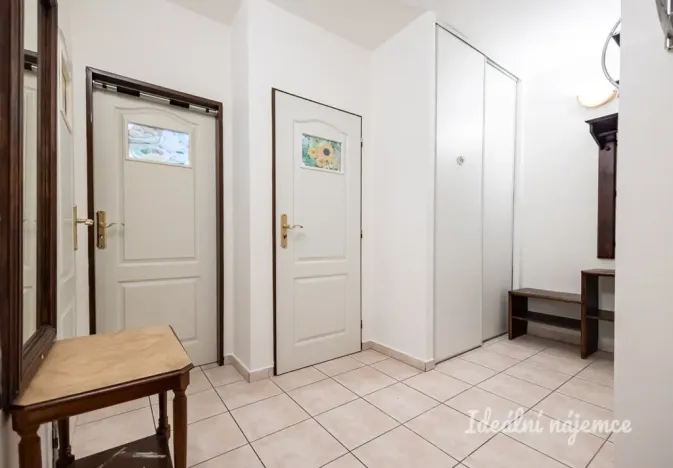 Pronájem bytu 2+kk, Praha - Troja, Hnězdenská, 42 m2