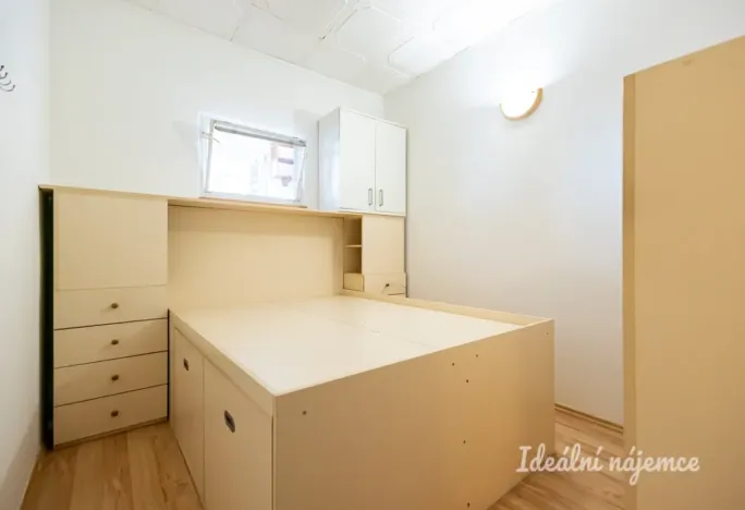 Pronájem bytu 2+kk, Praha - Troja, Hnězdenská, 42 m2