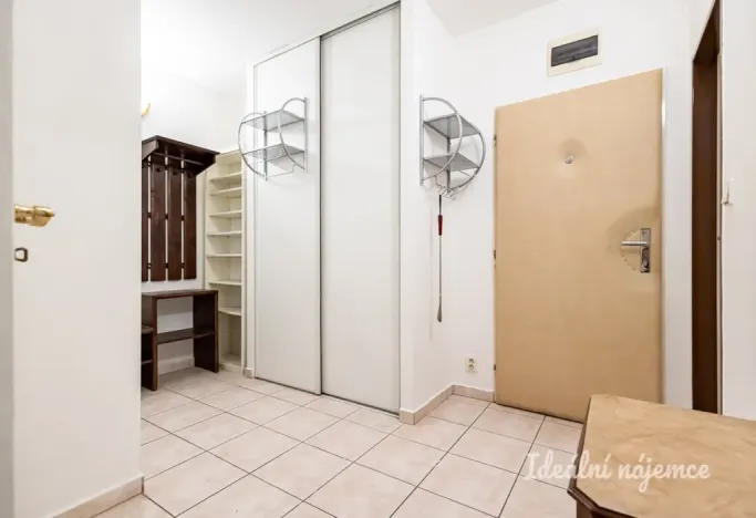 Pronájem bytu 2+kk, Praha - Troja, Hnězdenská, 42 m2