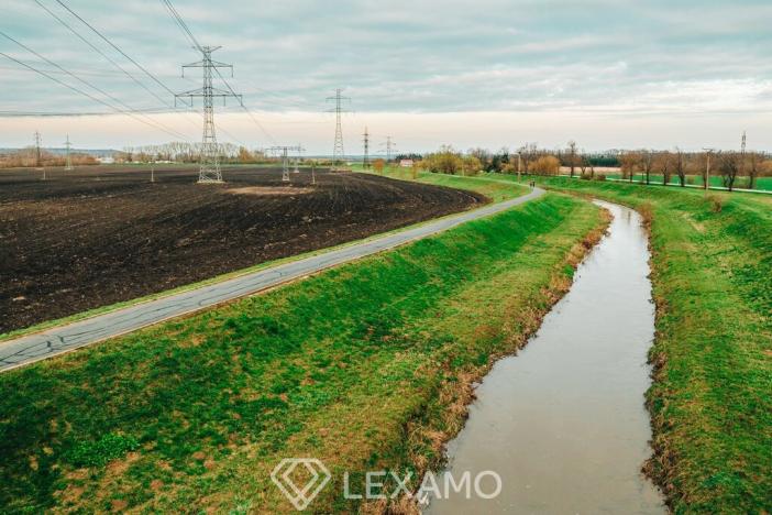 Prodej komerčního pozemku, Měnín, 2222 m2