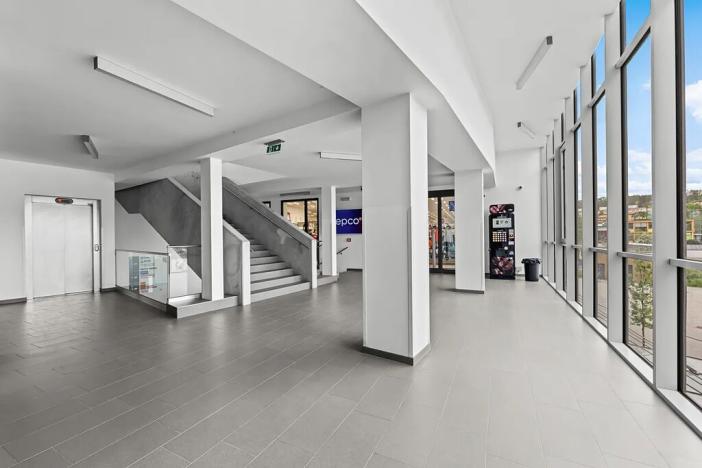 Pronájem obchodního prostoru, Praha - Hloubětín, Poděbradská, 217 m2