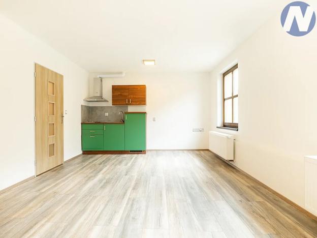 Pronájem bytu 1+kk, Husinec, Komenského, 35 m2