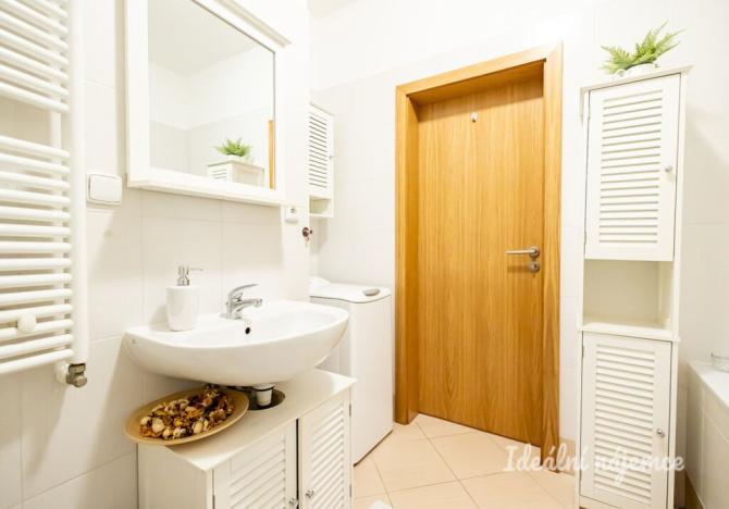 Pronájem bytu 1+kk, Praha - Letňany, Miroslava Hajna, 35 m2