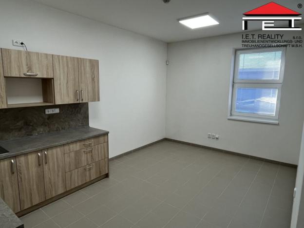 Pronájem kanceláře, Frýdek-Místek, Bruzovská, 402 m2