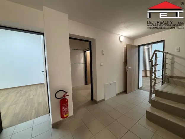 Pronájem kanceláře, Sedliště, 402 m2