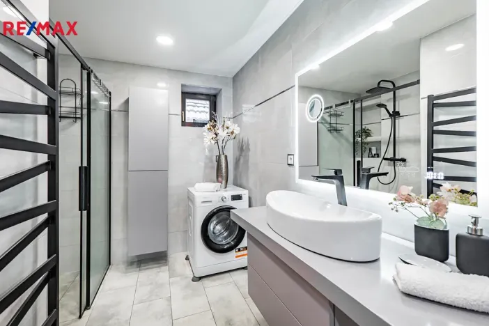 Prodej rodinného domu, Byšice, 5. května, 300 m2