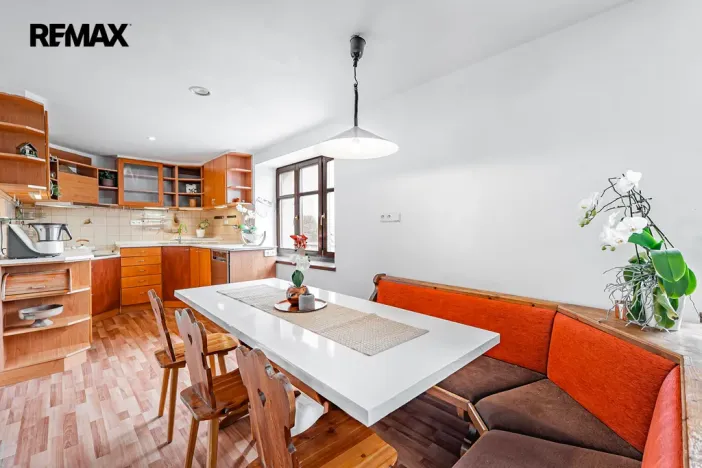 Prodej rodinného domu, Byšice, 5. května, 300 m2