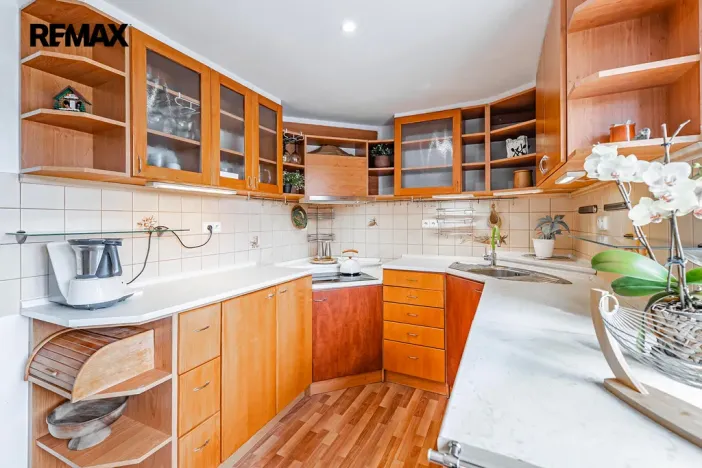 Prodej rodinného domu, Byšice, 5. května, 300 m2