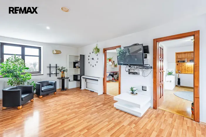 Prodej rodinného domu, Byšice, 5. května, 300 m2