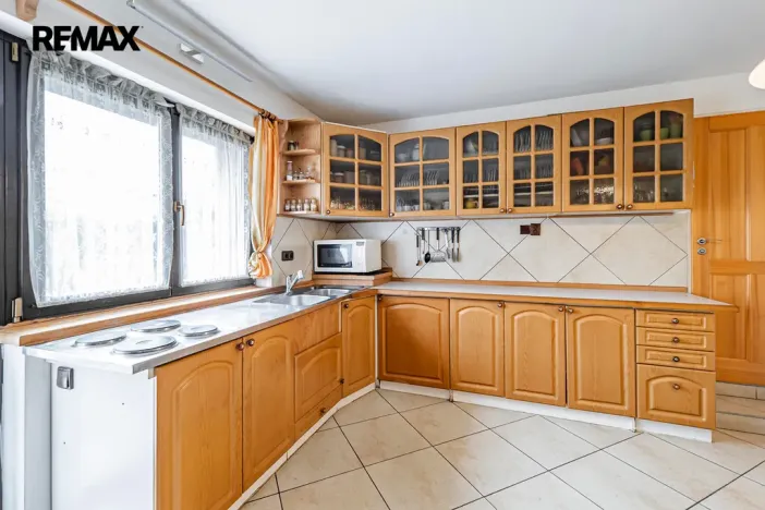 Prodej rodinného domu, Byšice, 5. května, 300 m2