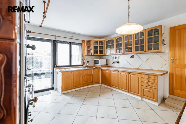 Prodej rodinného domu, Byšice, 5. května, 300 m2