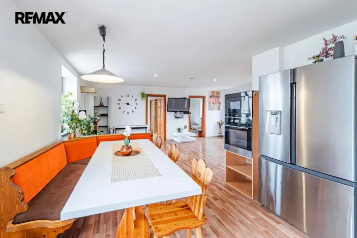 Prodej rodinného domu, Byšice, 5. května, 300 m2