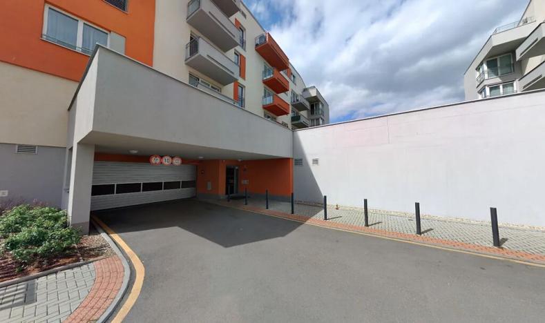 Pronájem garážového stání, Praha - Stodůlky, Toufarova, 20 m2