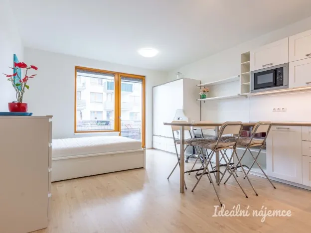 Pronájem bytu 1+kk, Praha - Hloubětín, Modrého, 33 m2