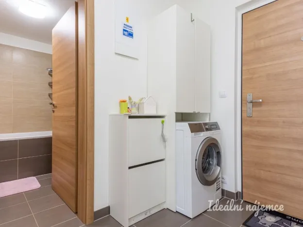 Pronájem bytu 1+kk, Praha - Hloubětín, Modrého, 33 m2