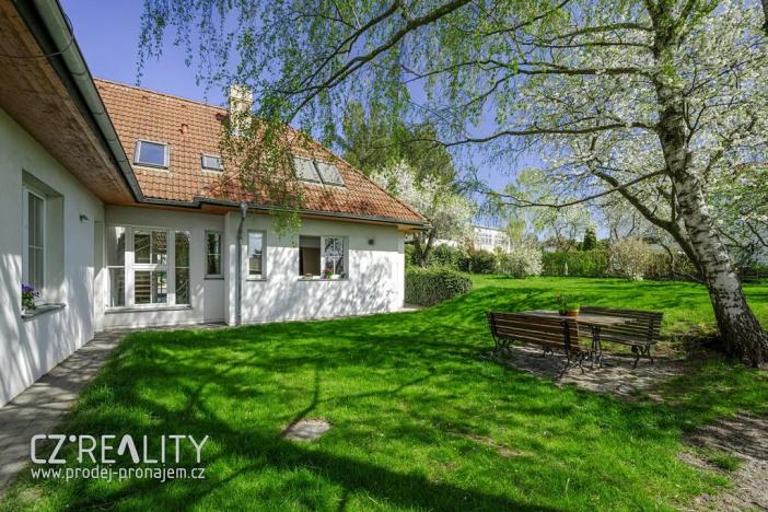 Prodej rodinného domu, Praha - Lipence, Na Bambouzku, 308 m2