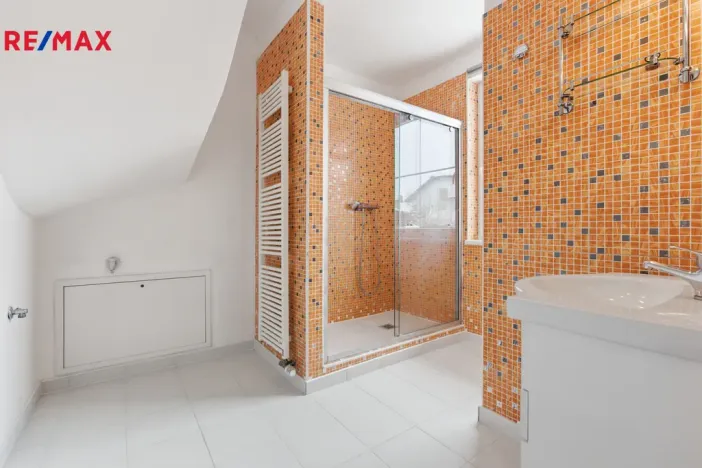 Prodej rodinného domu, Jenišov - Pod Rohem, K Rohu, 210 m2