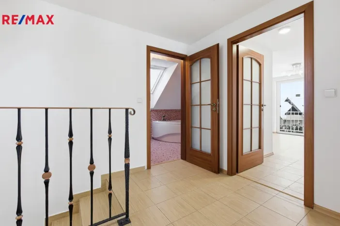 Prodej rodinného domu, Jenišov - Pod Rohem, K Rohu, 210 m2