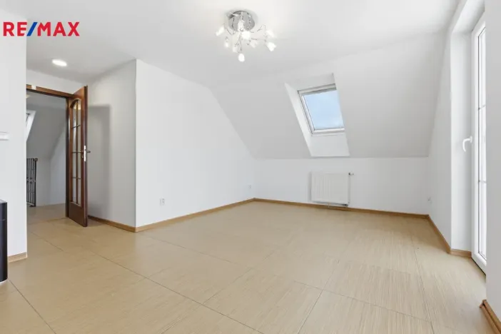 Prodej rodinného domu, Jenišov - Pod Rohem, K Rohu, 210 m2