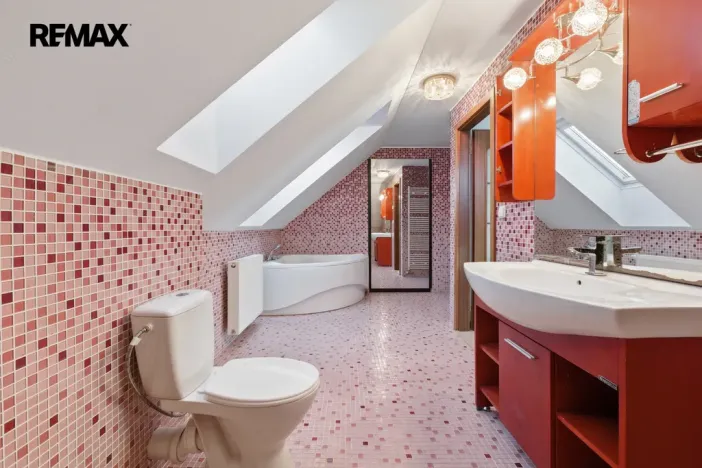 Prodej rodinného domu, Jenišov - Pod Rohem, K Rohu, 210 m2